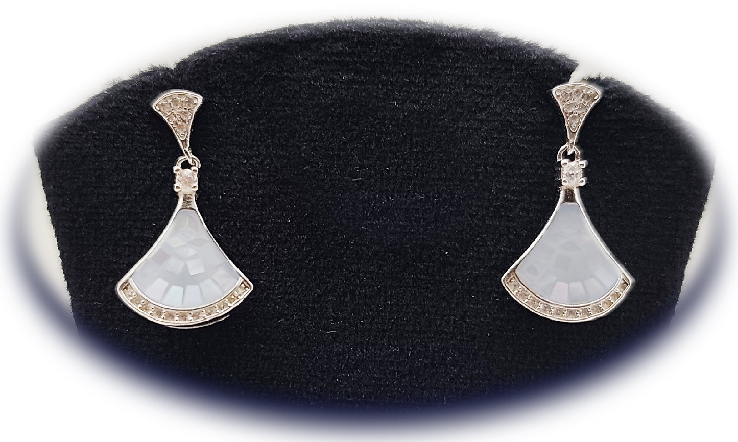 π€ Divina MOP Heart Earrings β¨