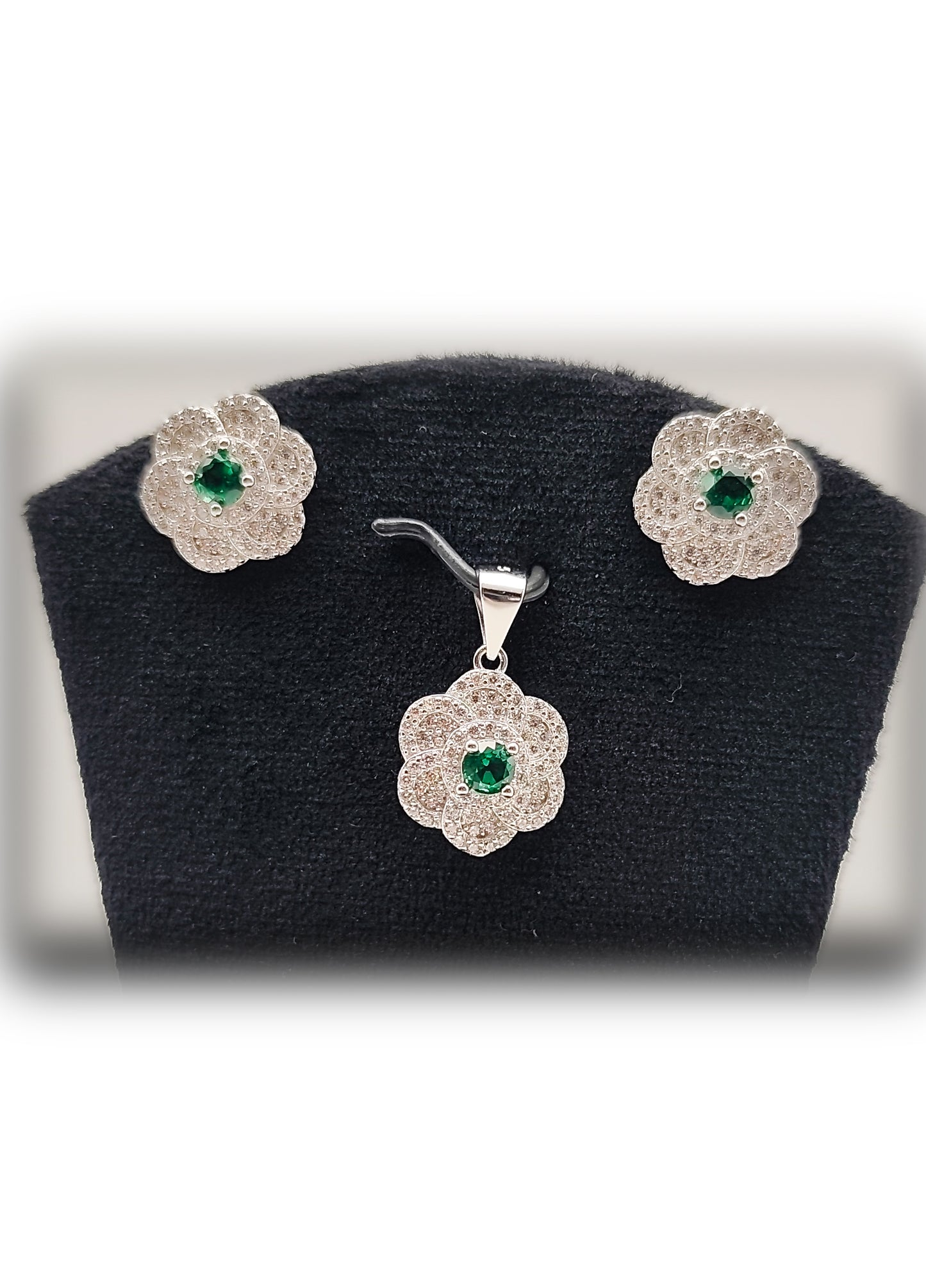 πΈ Emerald Flora Pendant Set ππΏ