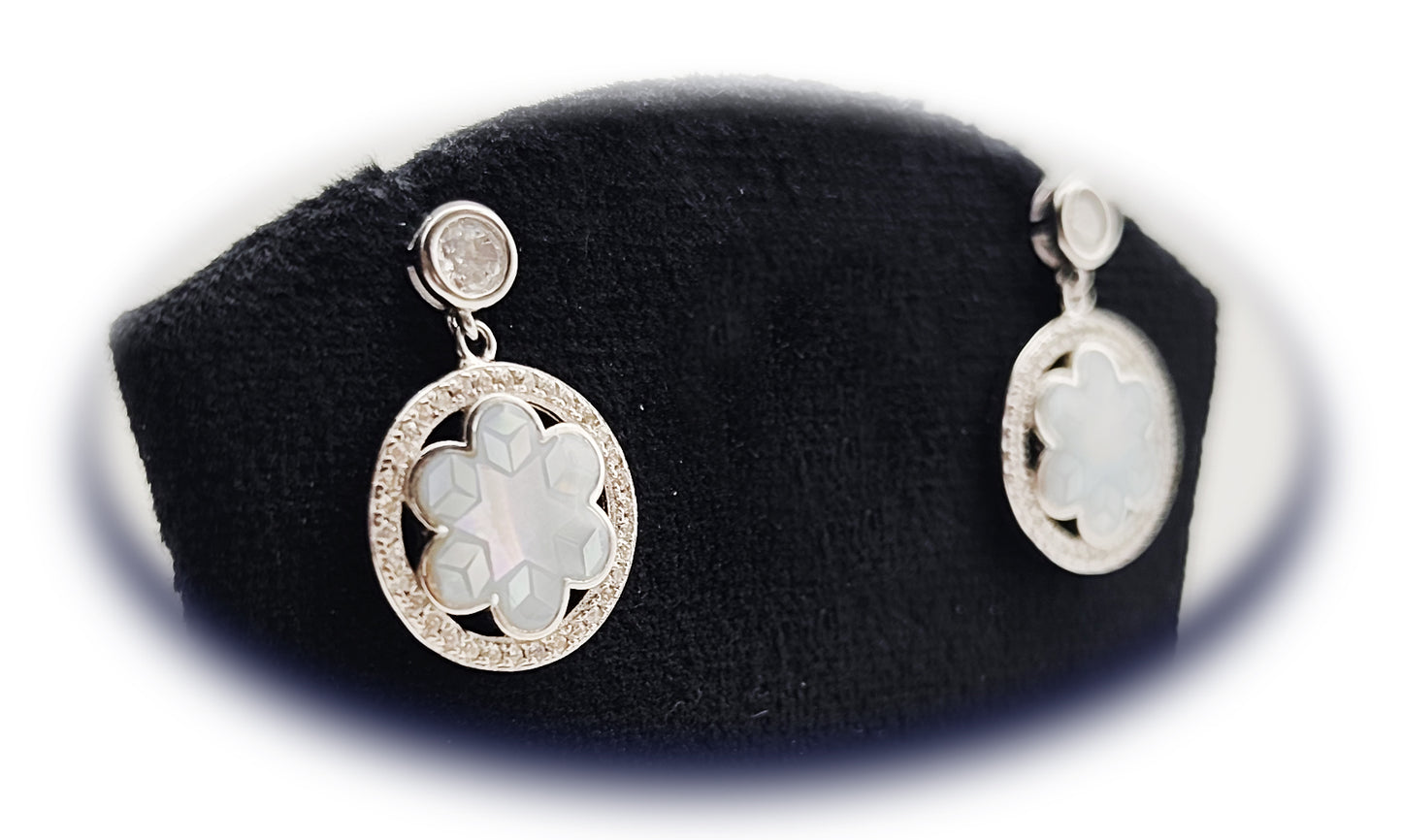 ๐ผ Fiore Bianca Earrings ๐ค