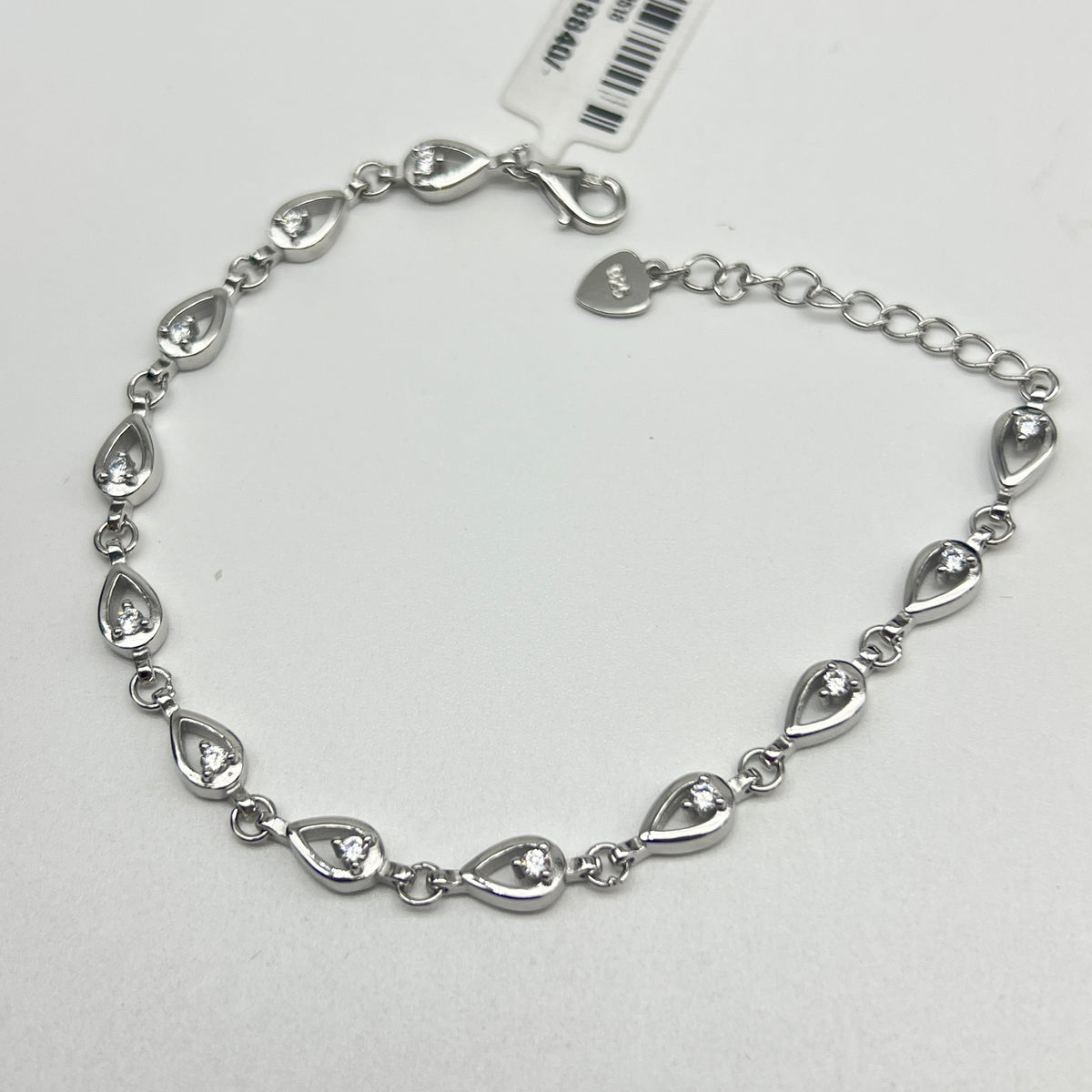 π§π Vellora Drop 925 Silver Bracelet