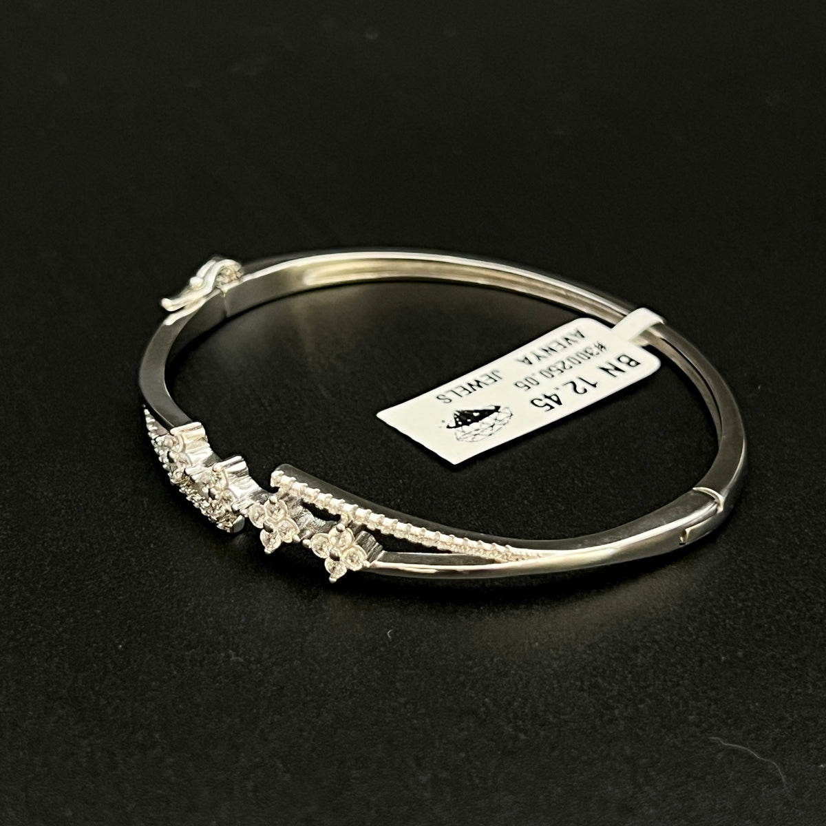 πΈπΈπΈπΈβ¨ Quattro Fleur Swarovski 925 Silver Bangle π