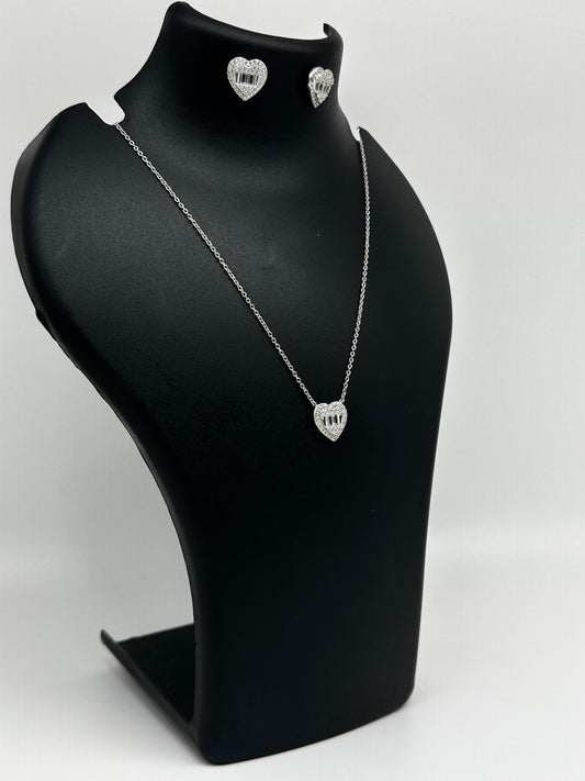 β€οΈπ Royal elegance shaped by the beauty of the heart.