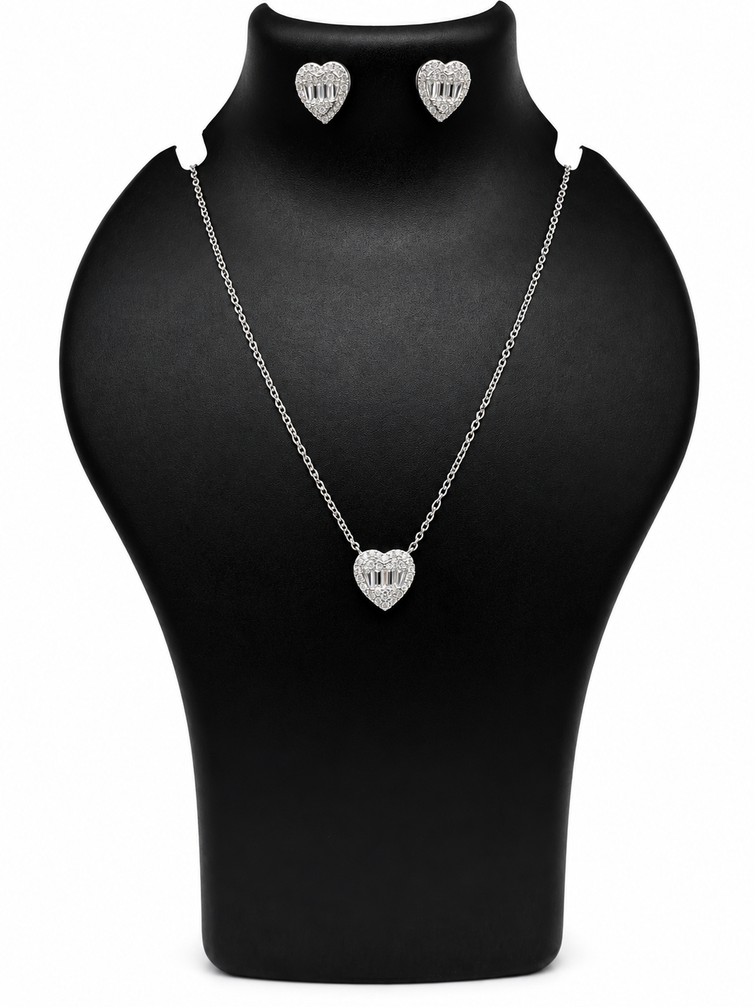 ❤️💎 Royal elegance shaped by the beauty of the heart.