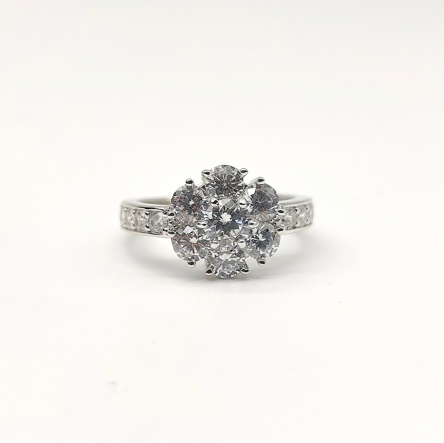 CrystalNest Ring 💍✨