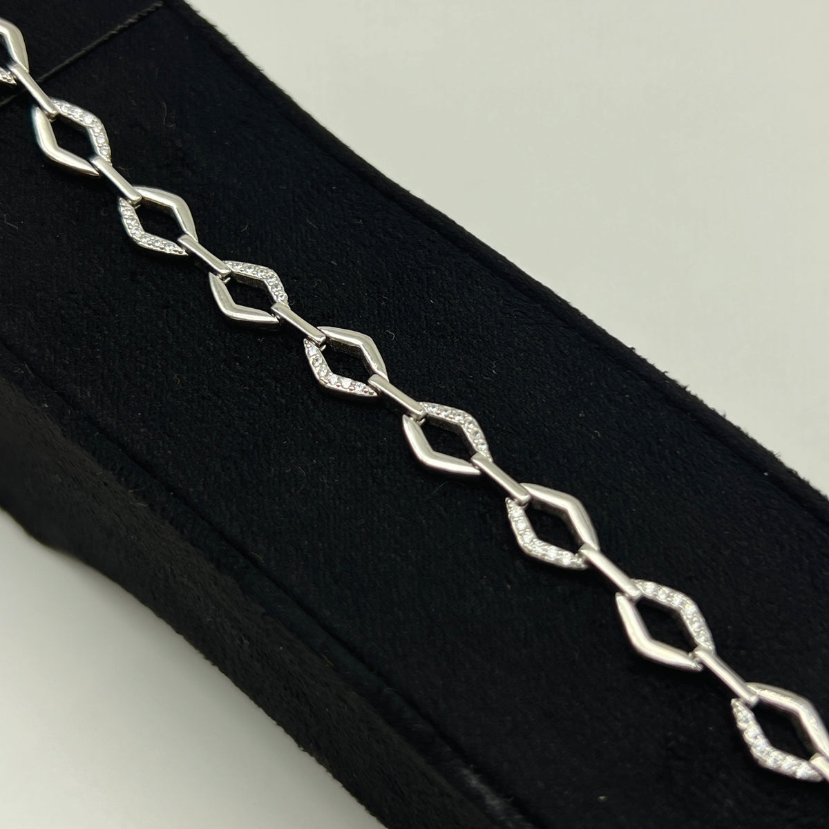 ✨ CrissCross 925 Silver Swarovski Bracelet