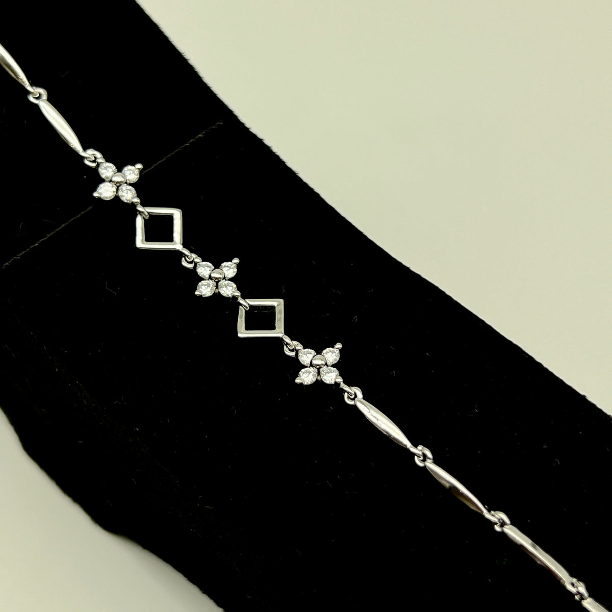 🌸✨ Floréa Square 925 Silver Bracelet