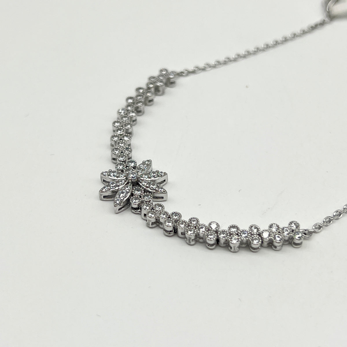 🌸✨ FloraLuxe 925 Silver Bracelet