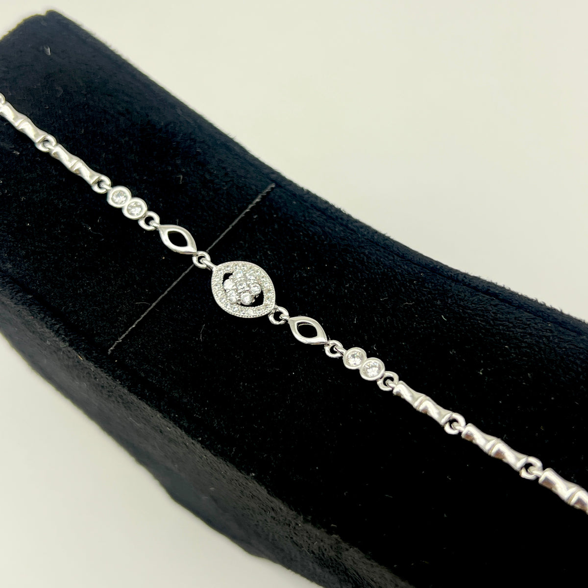 🌸💎 Pearlora Bloom 925 Silver Bracelet