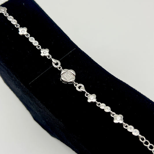 🌸💎 PetalLuxe 925 Silver Bracelet
