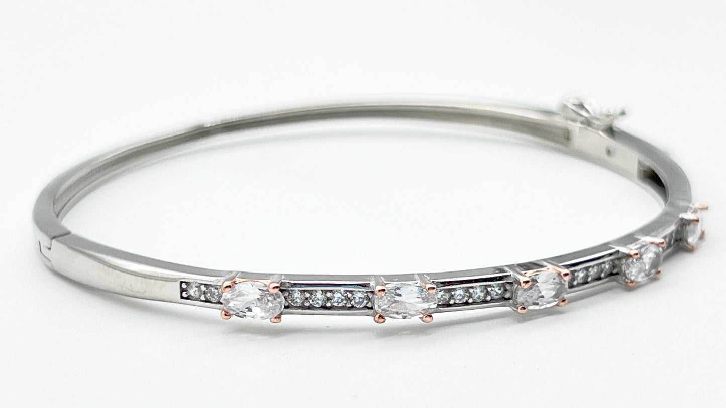 925 Sterling Silver Bangle – Micro Pavé Single Line with Baguette Diamond Cut Design ✨💎