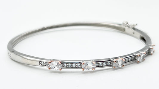 925 Sterling Silver Bangle – Micro Pavé Single Line with Baguette Diamond Cut Design ✨💎