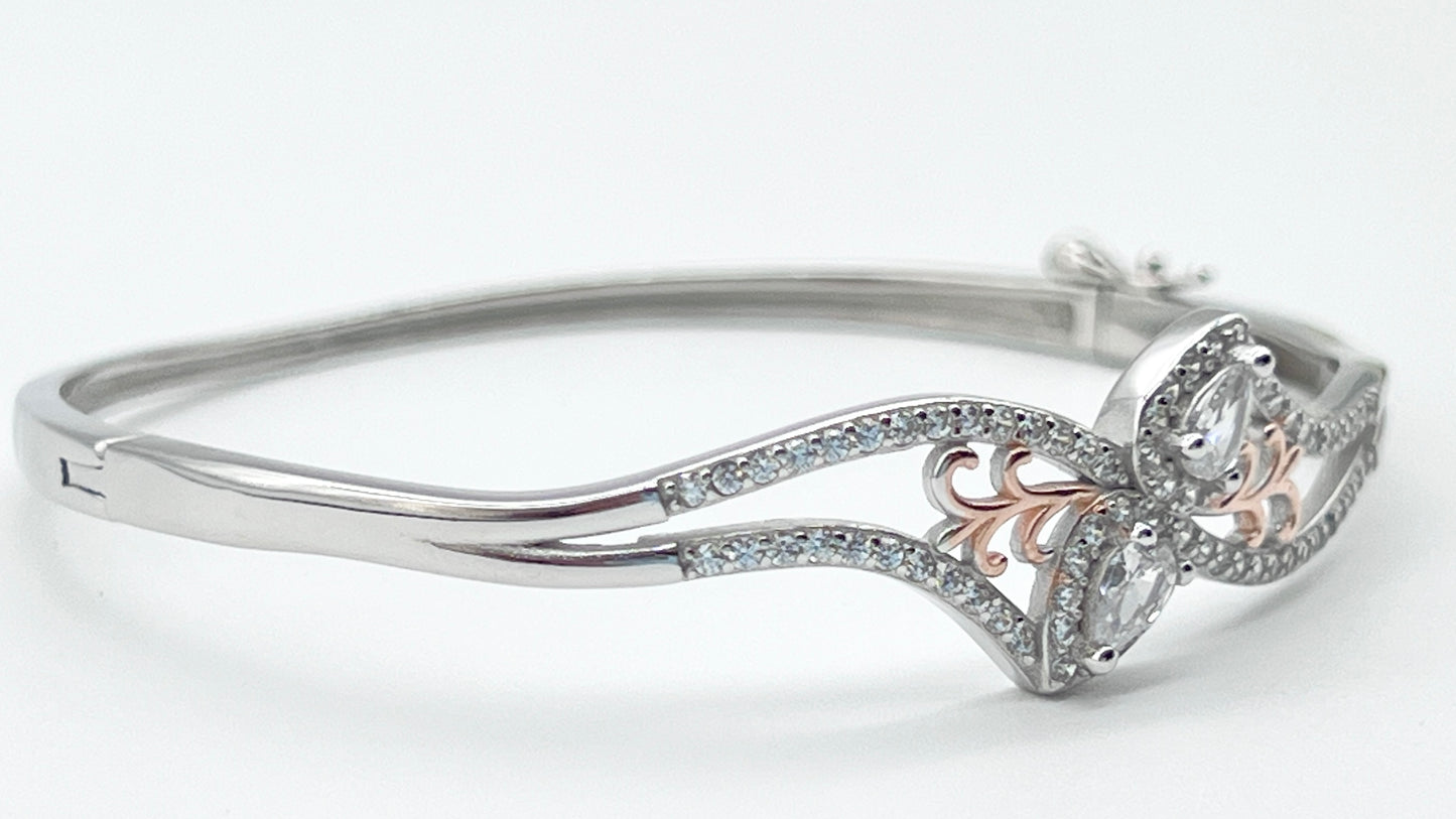925 Sterling Silver Bangle – Dual Tone Floral Elegance ✨🌸