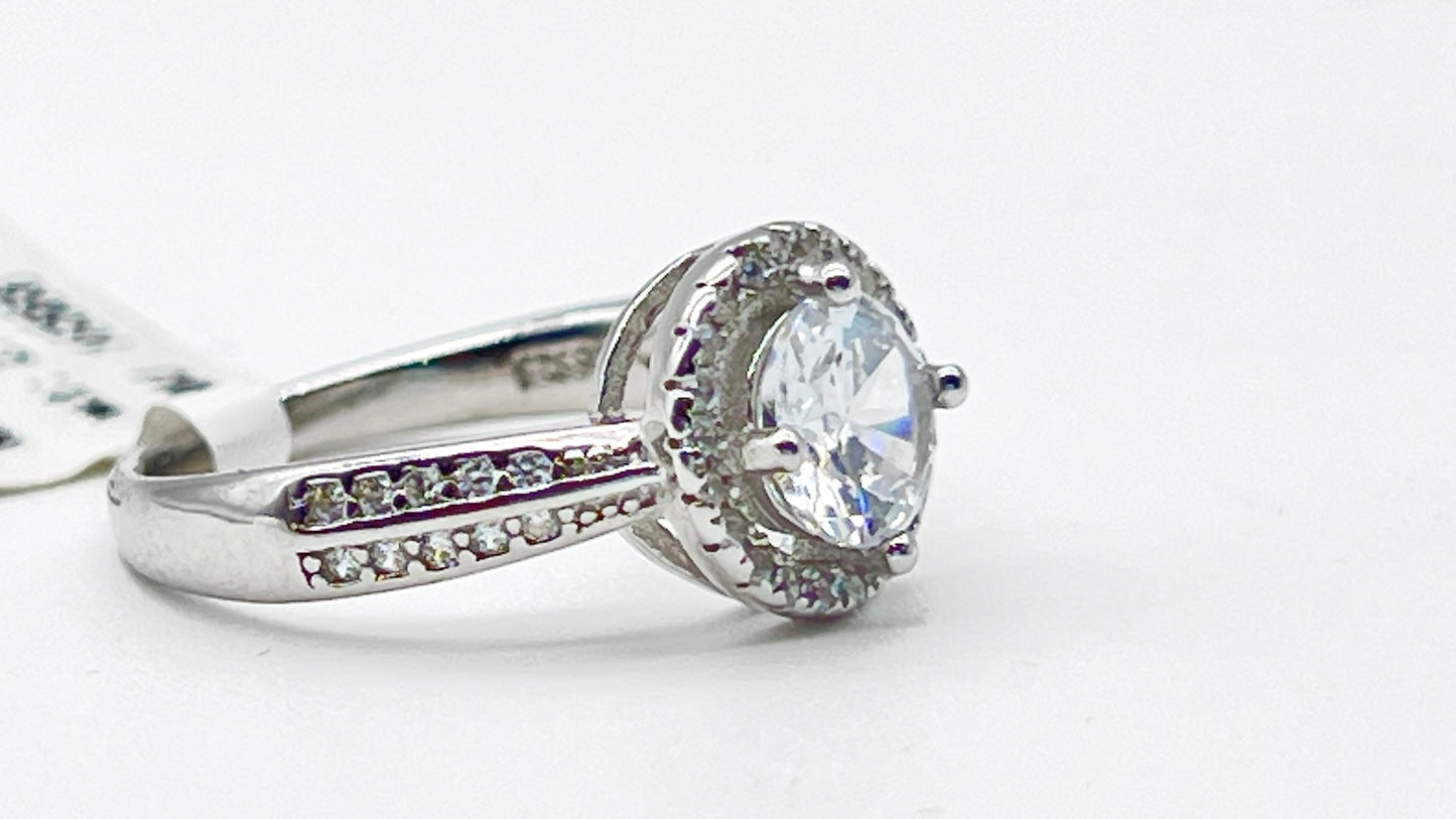 ✨ RadiantHalo Ring